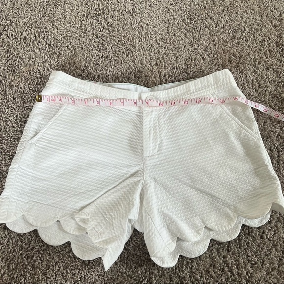 {Lilly Pulitzer} White Scalloped Buttercup Shorts - Picture 3 of 10